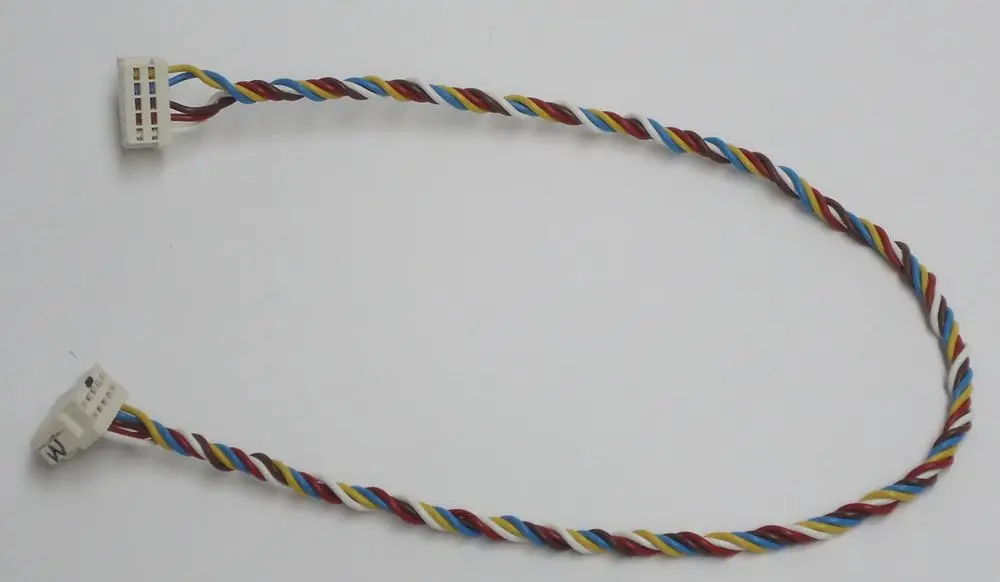 Kabel mit zwei Steckverbindern, ummantelt mit einer farbigen Litze, geeignet für Daikin Altherma 3 H HT Systeme.